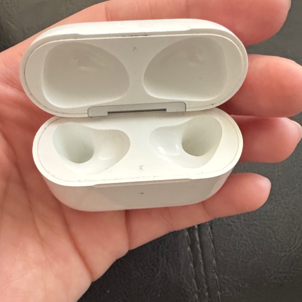 Air pods 3 only one of the pods works - Picture 10 of 10